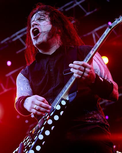 Phil Demmel performing live with Machine Head in 2009